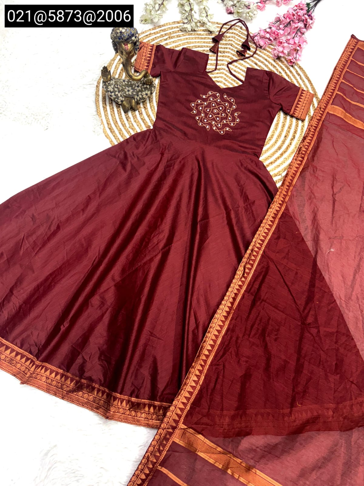 Women’s Pattu Cotton Kurti with Jacquard Weaving Zari Border & Dupatta | Ethnic Wear - Image 2